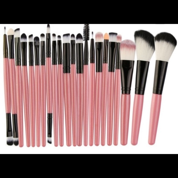 Other - 15 piece pink brush set